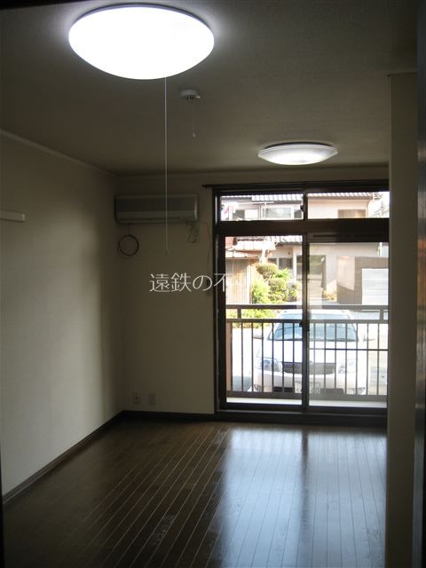 ジュネス リビング