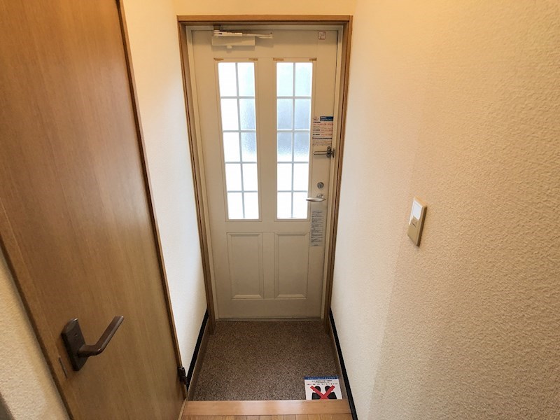 半田ビレッジ４号棟 玄関