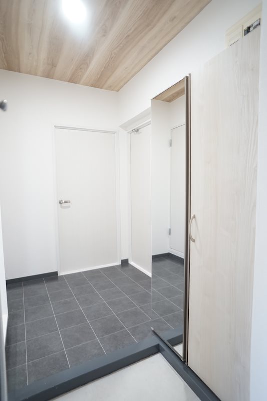 クリスタルフォレスト 玄関