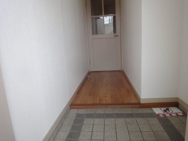 ロイヤルヒルズ高丘 玄関