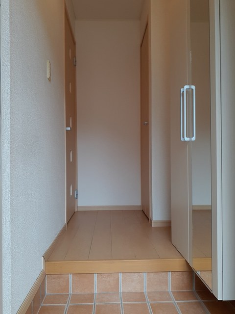 ヒルズハウス 玄関