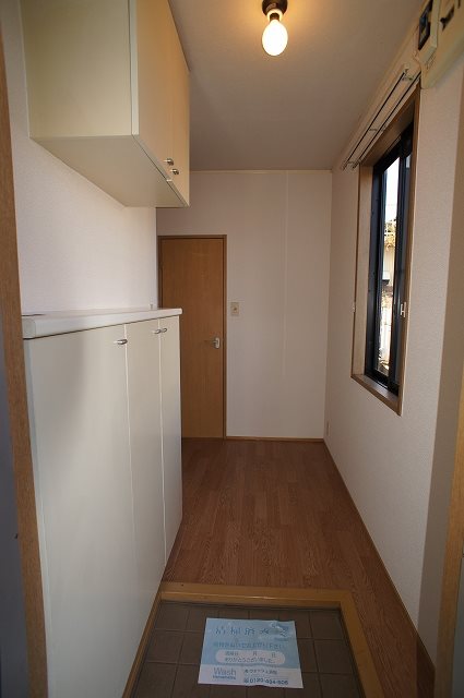 メゾン伍番館 玄関