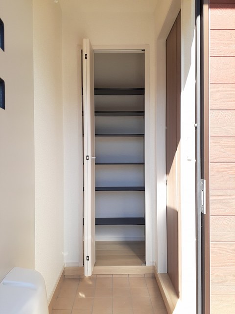 プラシードフォレスト 玄関