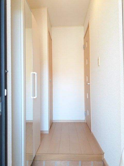 ヒルズハウス 玄関