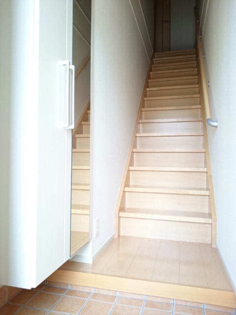 メゾンみるぅ 玄関