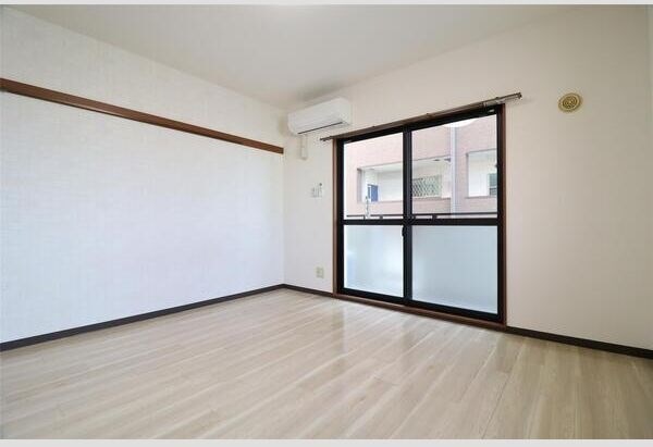 Ｂｌａｎｄｉｎｉ リビング