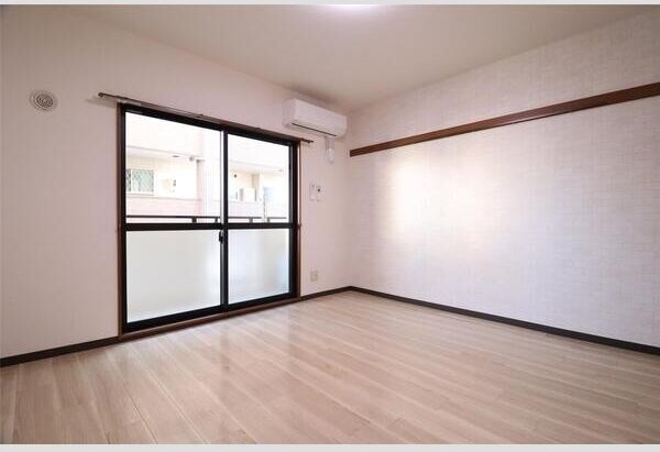 Ｂｌａｎｄｉｎｉ リビング