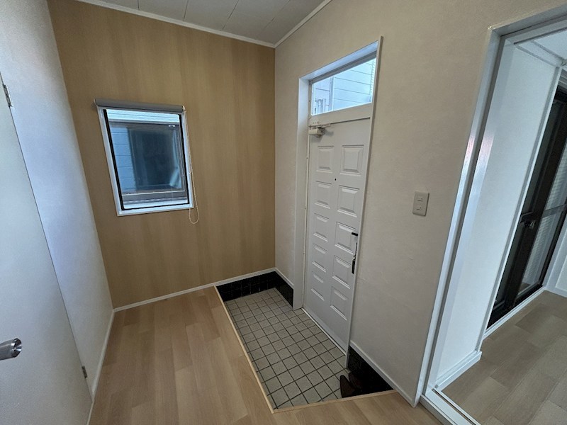 小池町戸建借家 玄関