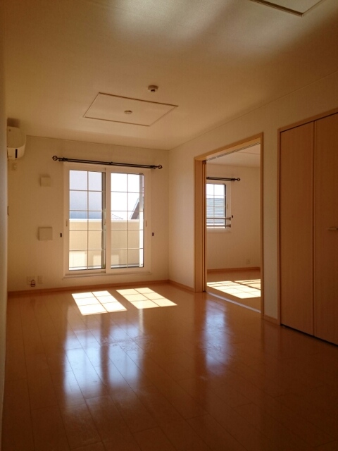 エーデル・ハイム西都台 リビング