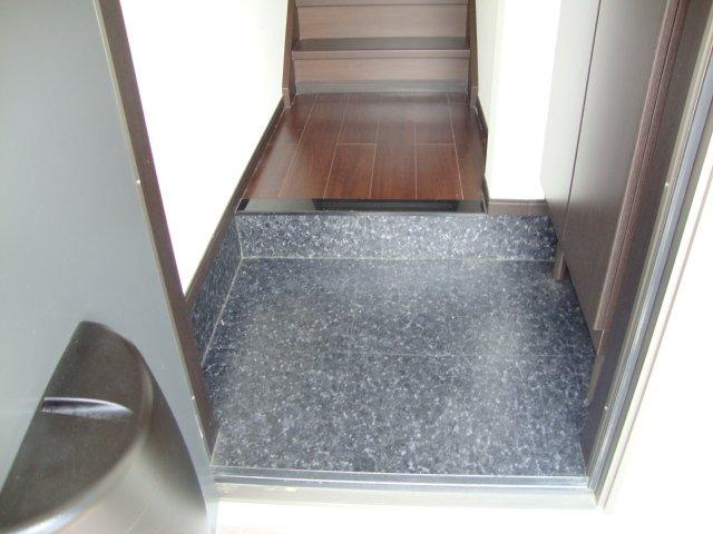 TIARA　HOUSE 玄関