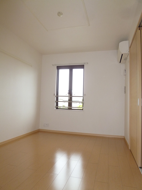 フローリッシュ ベッドルーム