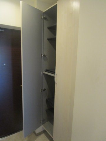 BELL　TREE初生 玄関