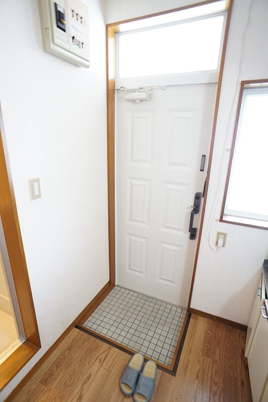 ドルフ向平 玄関