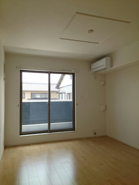 プラテリア リビング