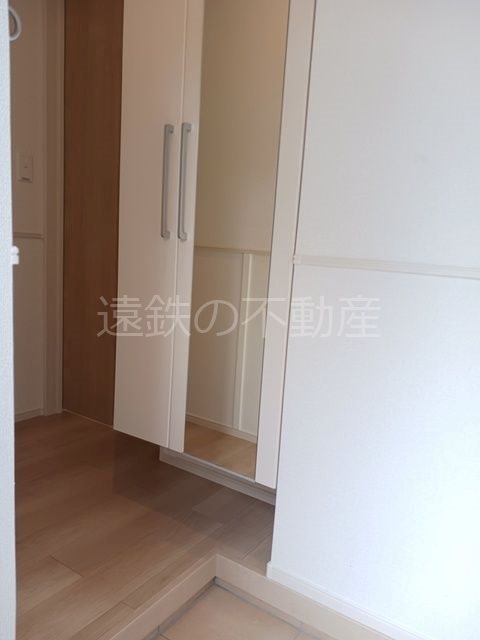 若林レジデンス 玄関