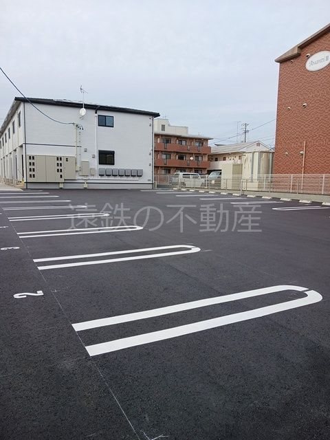 若林レジデンス 駐車場