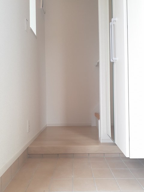 はるにとぶ（春飛） 玄関