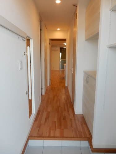 シュプリーム小松 玄関