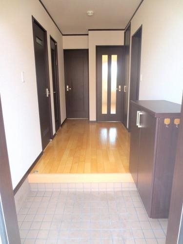 ソレアード西都 玄関