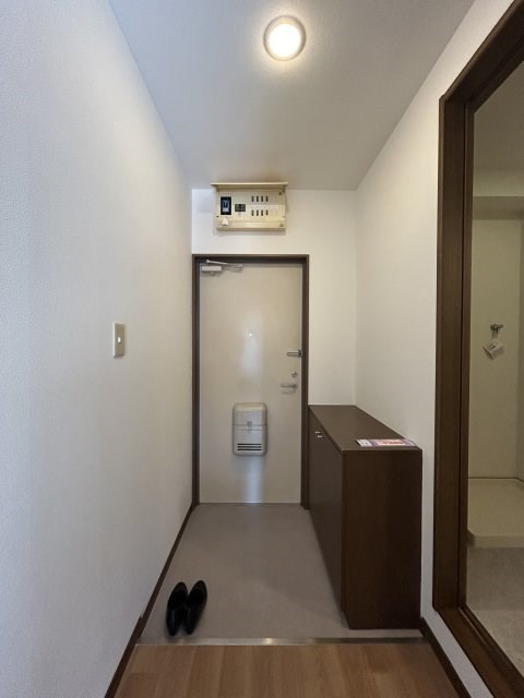 ファミール茄子 玄関