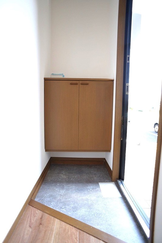 ライラックB 玄関