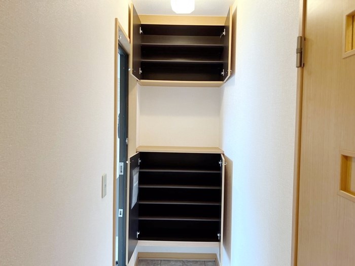 ツイトローネＡ 玄関