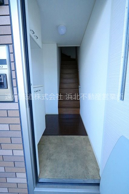 グランディールD 玄関