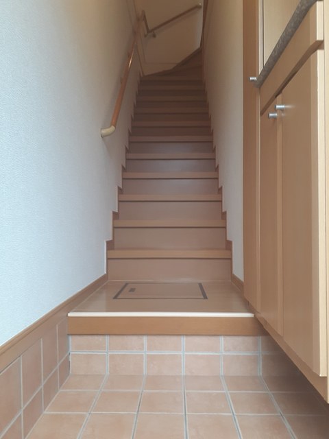 ブロード・センＡ 玄関