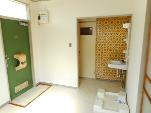 山本ハイツ 玄関