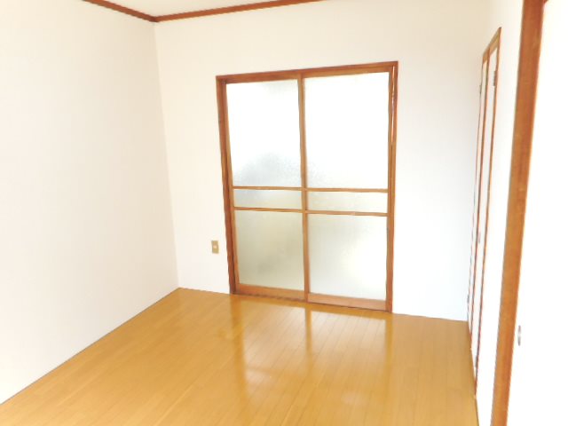 山本ハイツ ベッドルーム