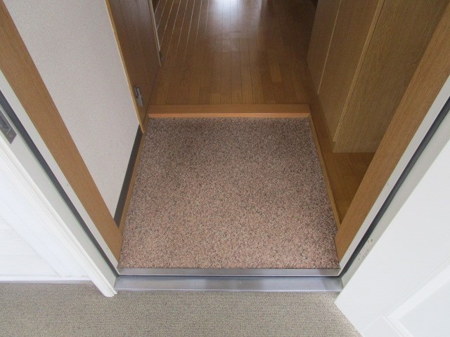 半田ビレッジ７号棟 玄関