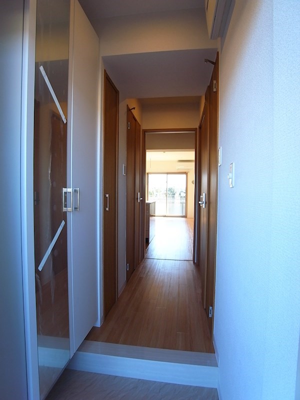 アソシエ PLUS 玄関