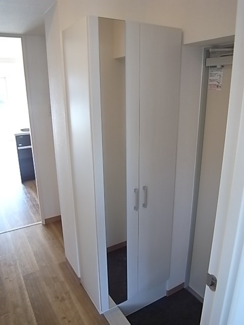 エムザ岩井 玄関