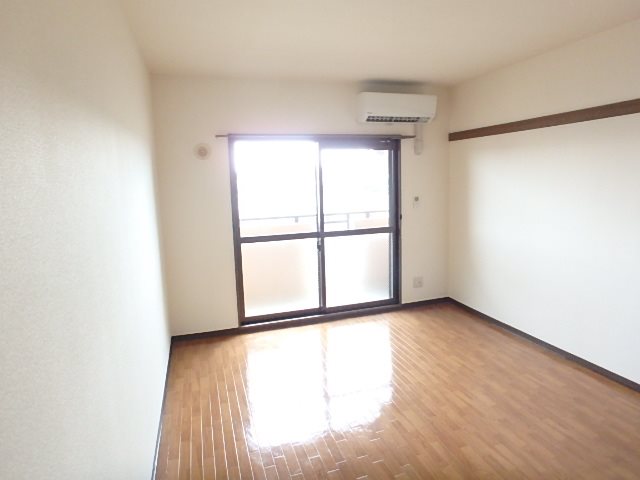 Mansion JULIA（マンションジュリア） リビング