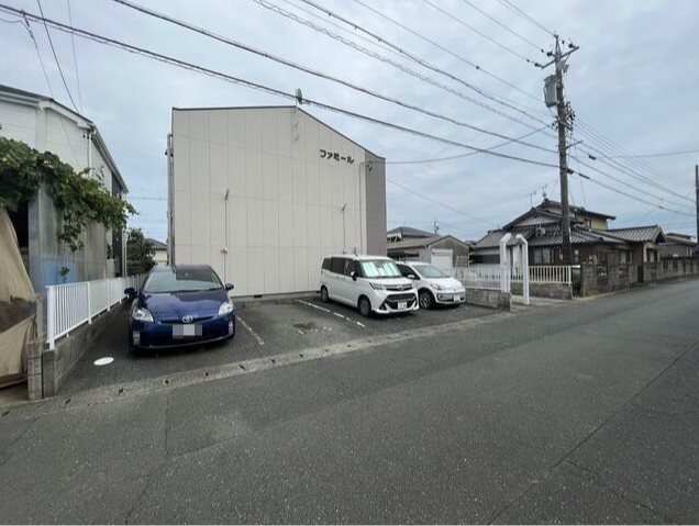 ファミール 駐車場