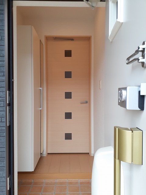 アベイユ山手 玄関