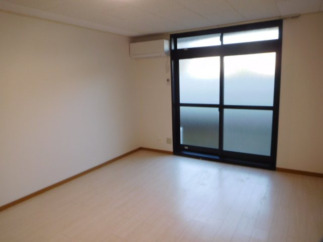 コンフォートハイツ清崎（旧KIYOSAKI） リビング