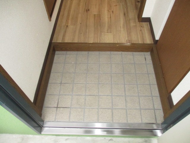 プロバンス半田山 玄関