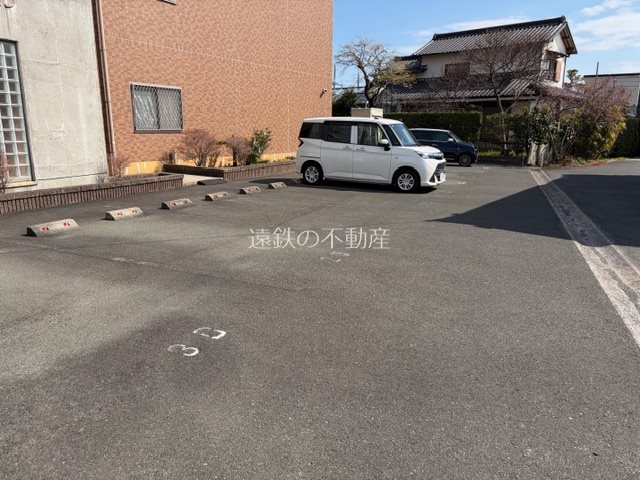 ココモ岡田マンション 駐車場