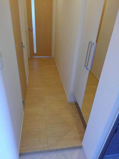 キュウズ・キュウ 玄関