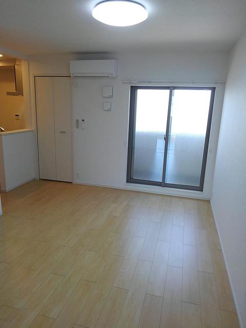 キュウズ・キュウ リビング