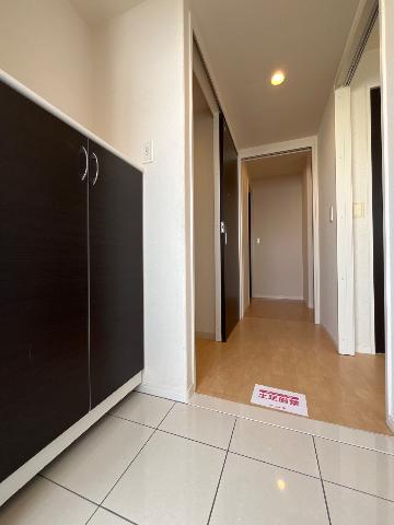 山七ビルヂング 玄関