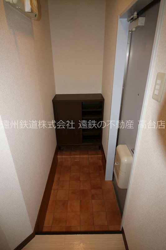 SurplusユーリンB  玄関