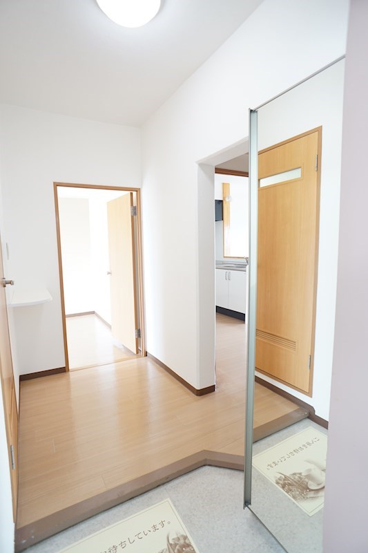 初生パークハイツ 玄関