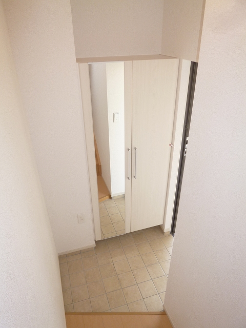 キャスケード内野 玄関