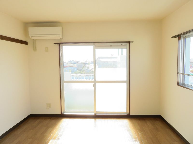 クレストアーク リビング