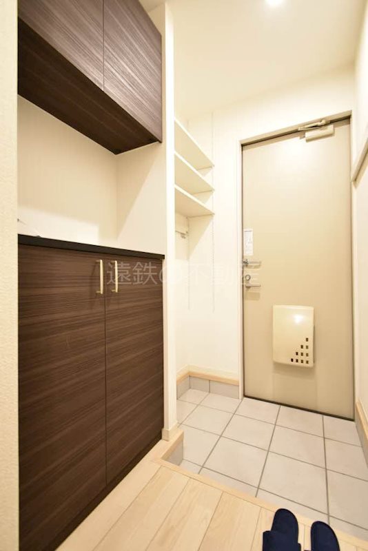 シュプリーム小松 玄関