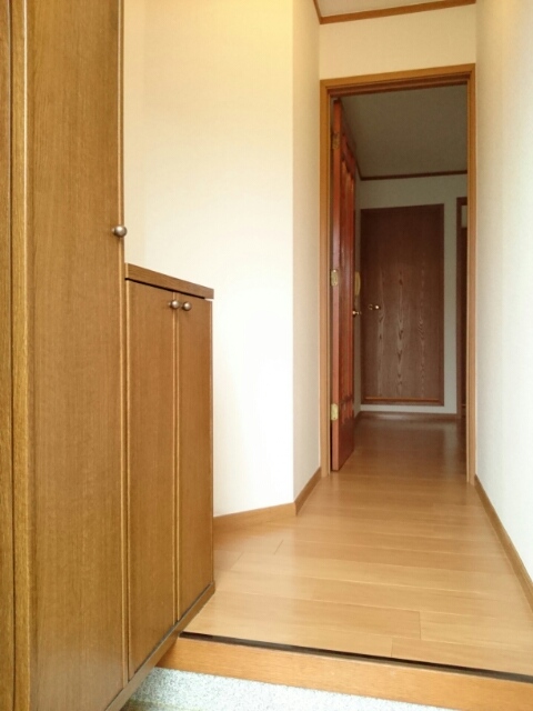 クレストールモリカミ 玄関