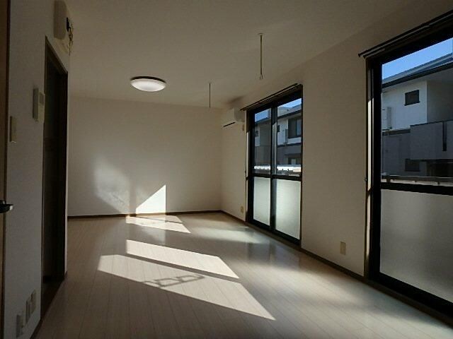 スカイハイツE リビング