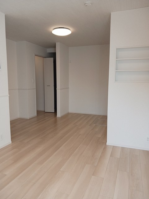 ホワイトルーム恩地 リビング